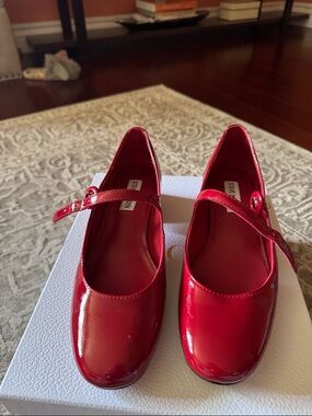 Steve Madden Red Patent Mary Jane Flats. New.